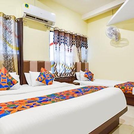Fabexpress Poonam Palace Ahmedabad Extérieur photo