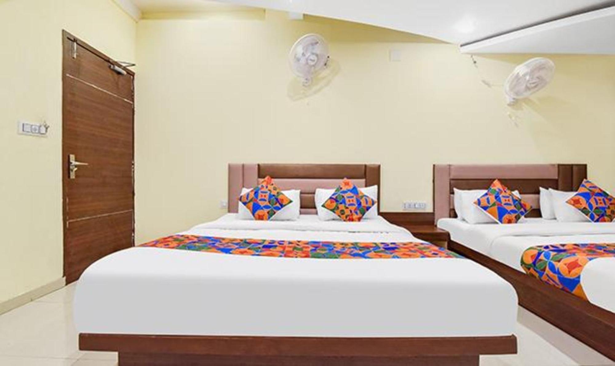 Fabexpress Poonam Palace Ahmedabad Extérieur photo