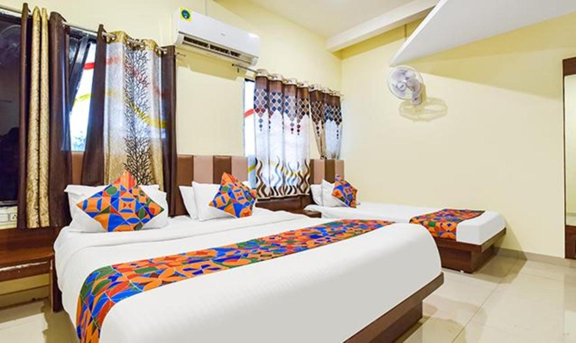 Fabexpress Poonam Palace Ahmedabad Extérieur photo