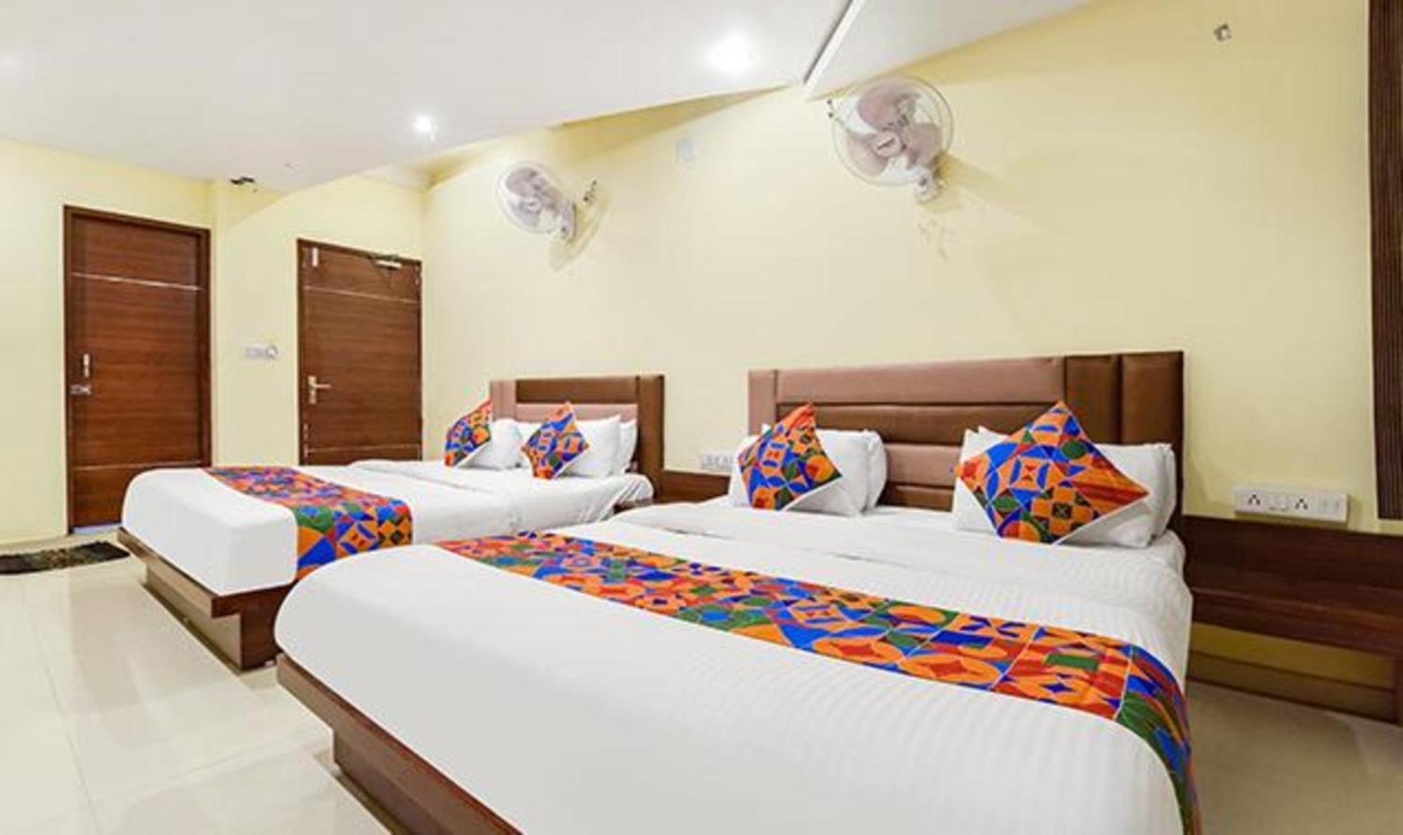 Fabexpress Poonam Palace Ahmedabad Extérieur photo