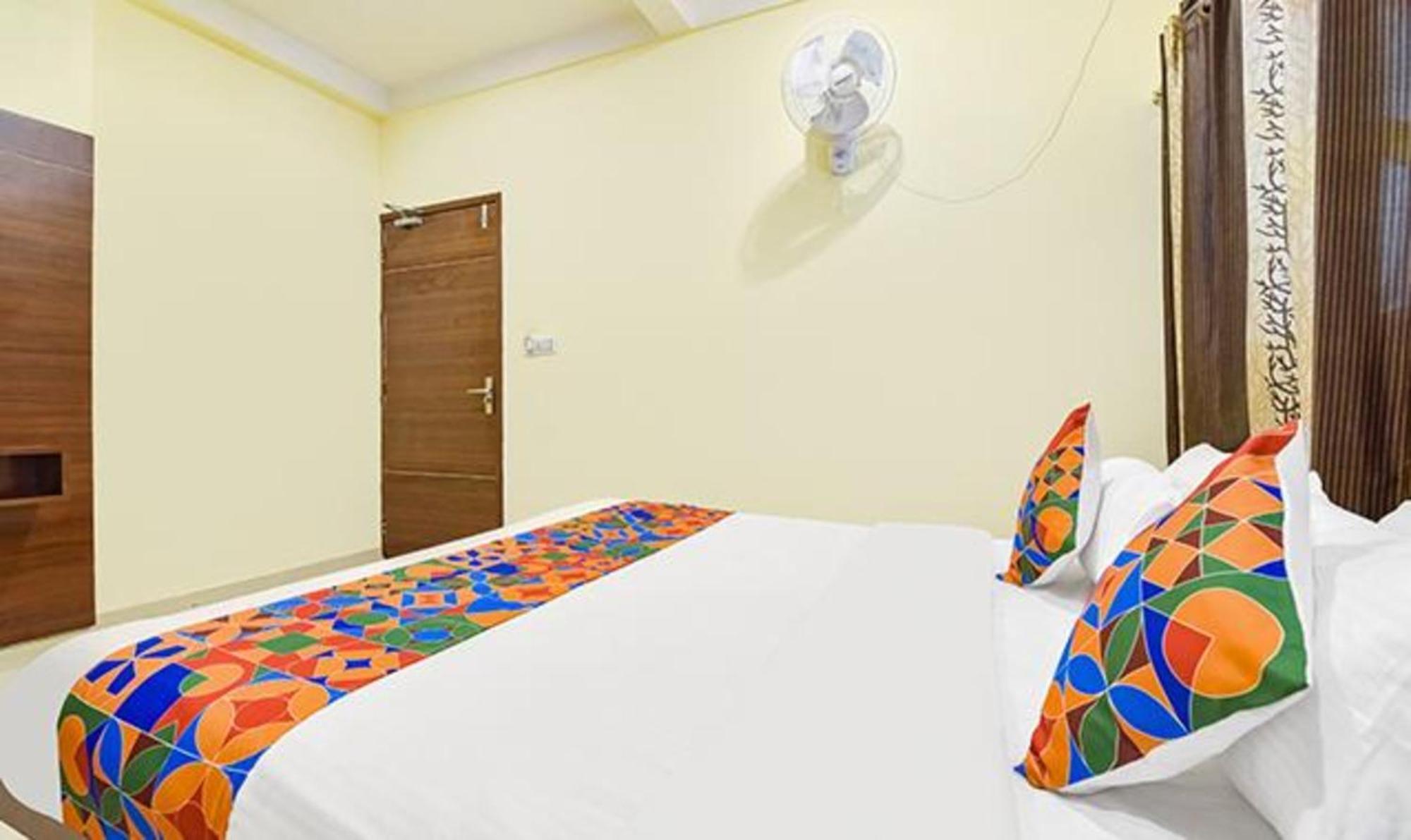 Fabexpress Poonam Palace Ahmedabad Extérieur photo