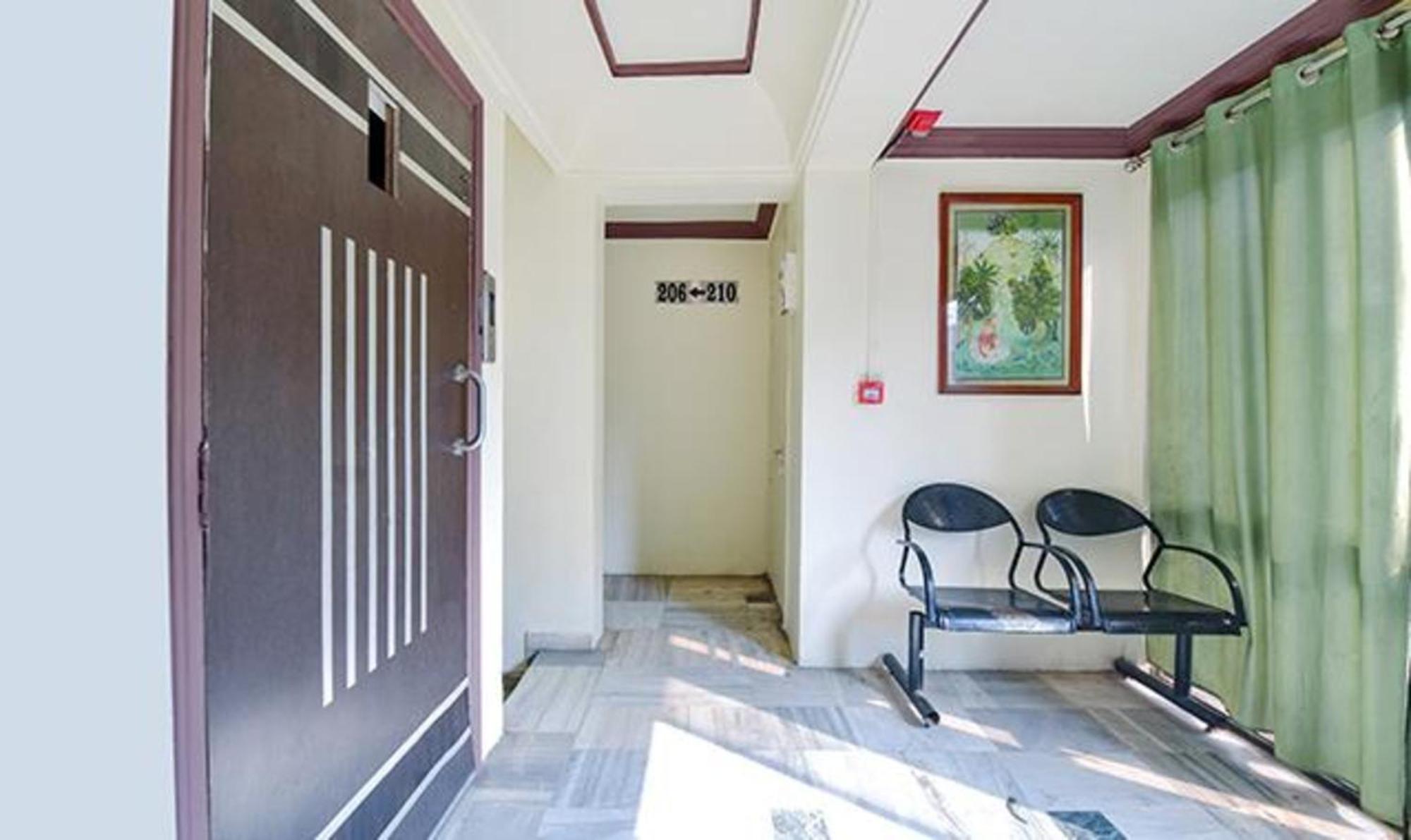 Fabexpress Poonam Palace Ahmedabad Extérieur photo