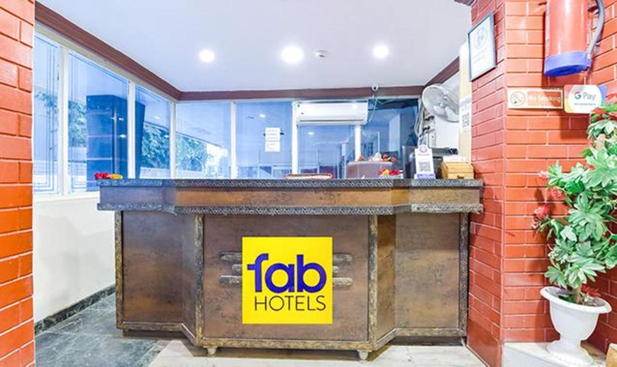 Fabexpress Poonam Palace Ahmedabad Extérieur photo