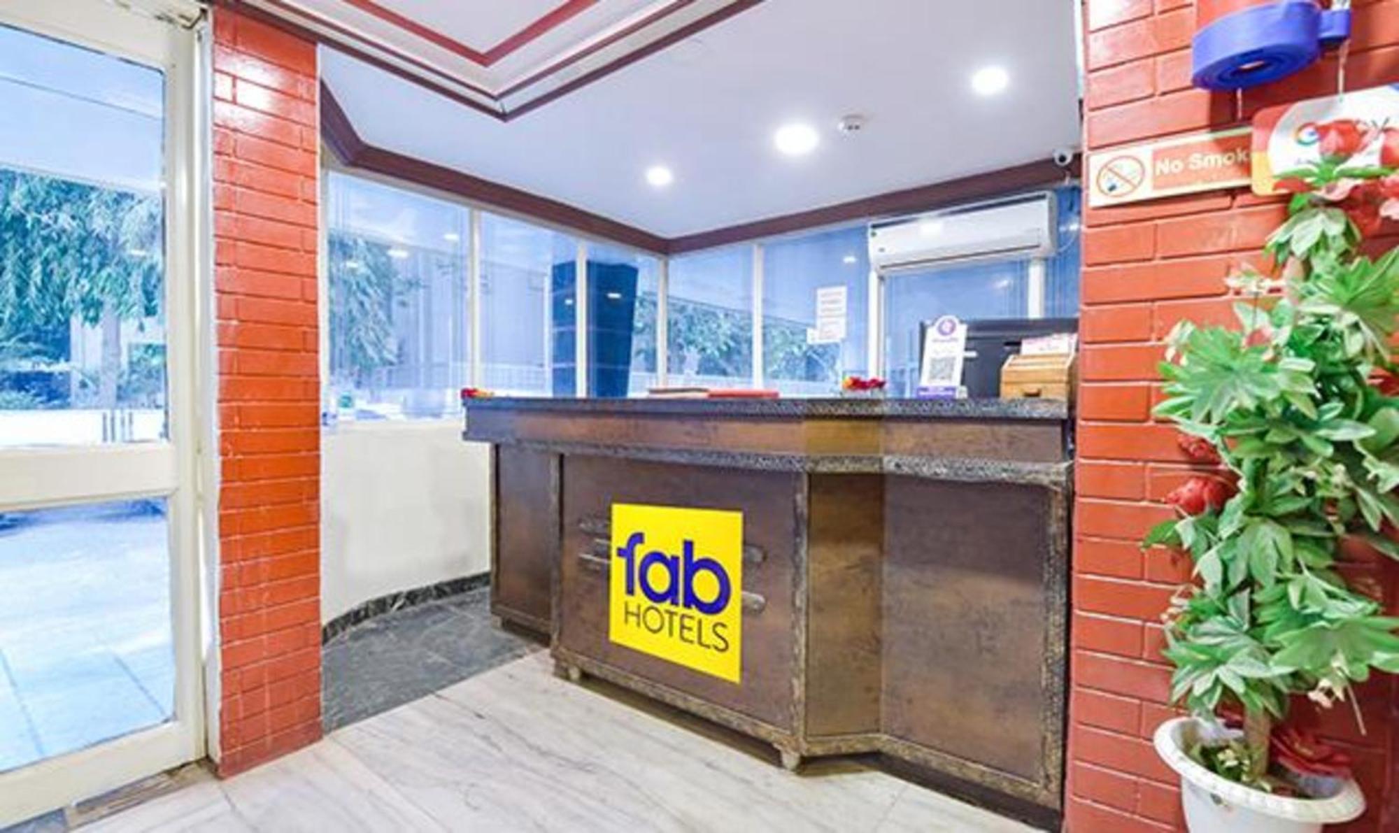 Fabexpress Poonam Palace Ahmedabad Extérieur photo